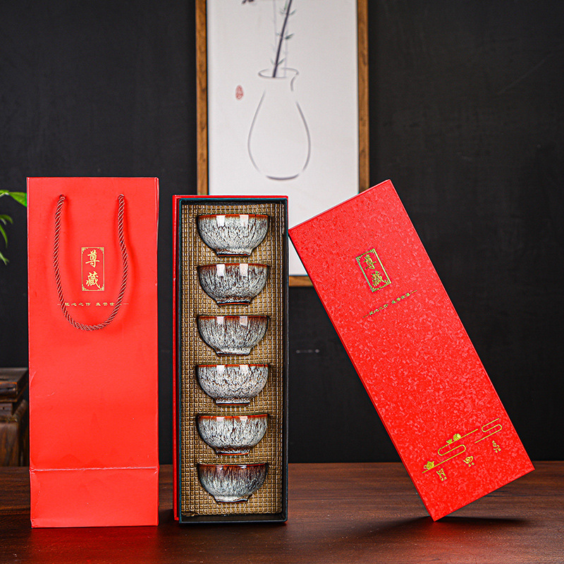 가마에서 갈색과 흰색으로 변하는 선물 상자 6개