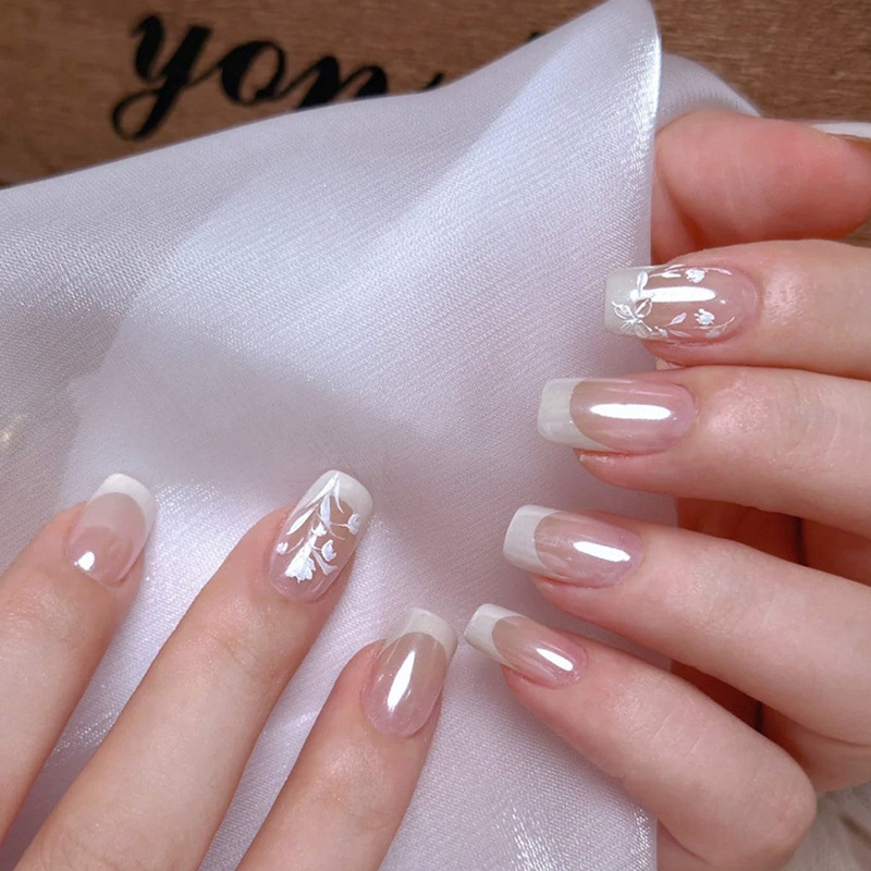 Internet Celebrant Explosions French Pearlescent Moonlight Powder Lilac Advanced Niche Short 24 Pieces Wearable Nail Patch