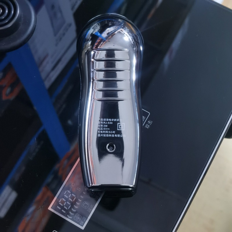鋭いRJ-530の電気かみそりのひげの刀の回転式の単頭の丸い頭の男性は顔の刀の日威を剃ります。|undefined