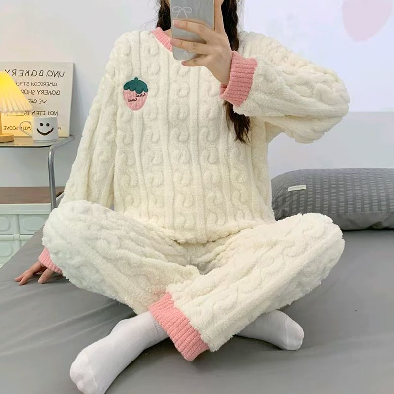 新款长袖珊瑚绒睡衣女秋冬加厚法兰绒冬天家居服套装