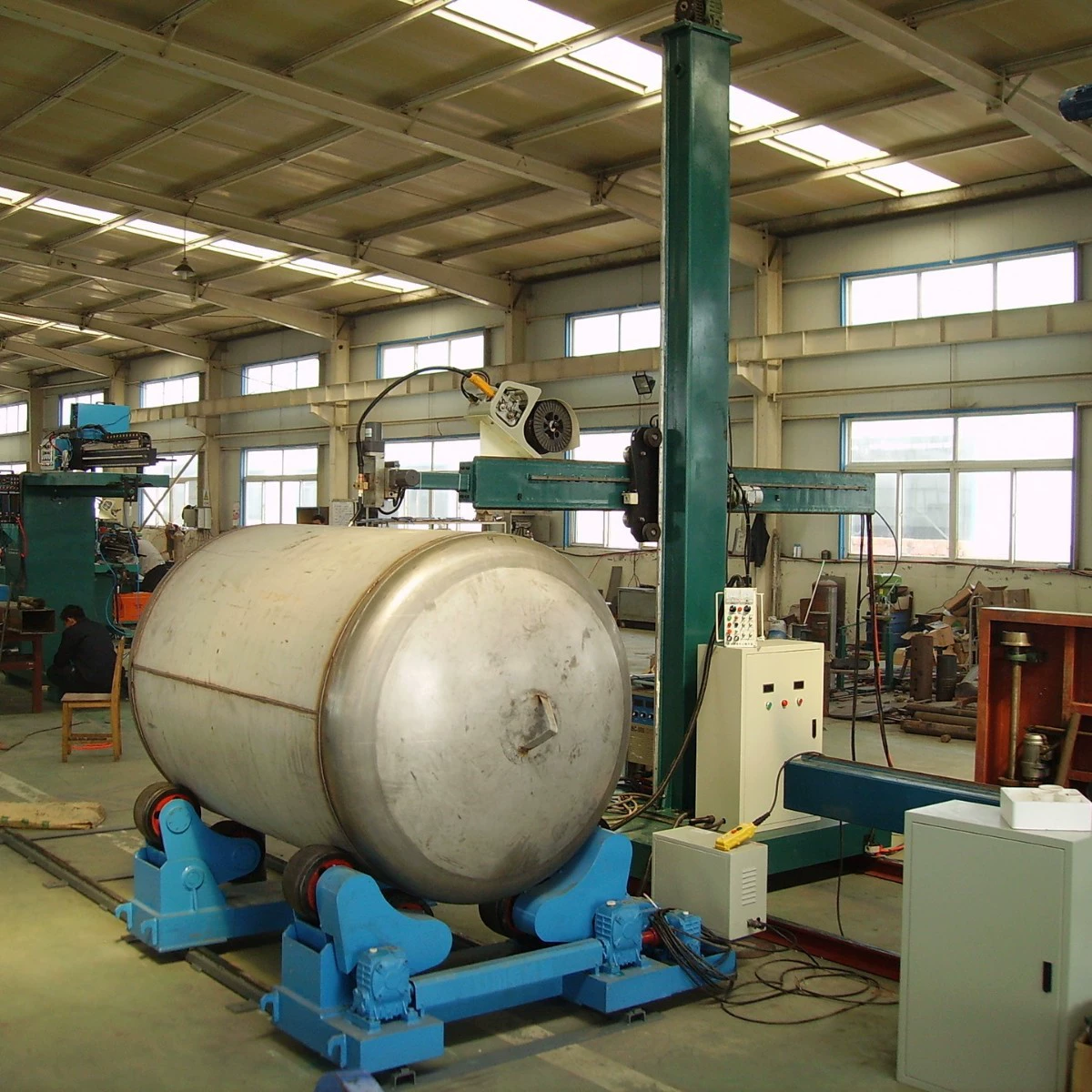 Кареточный робот для сварки, автоматический шестиосевой сварочный аппарат, автоматический сварочный аппарат для сварки резервуаров.