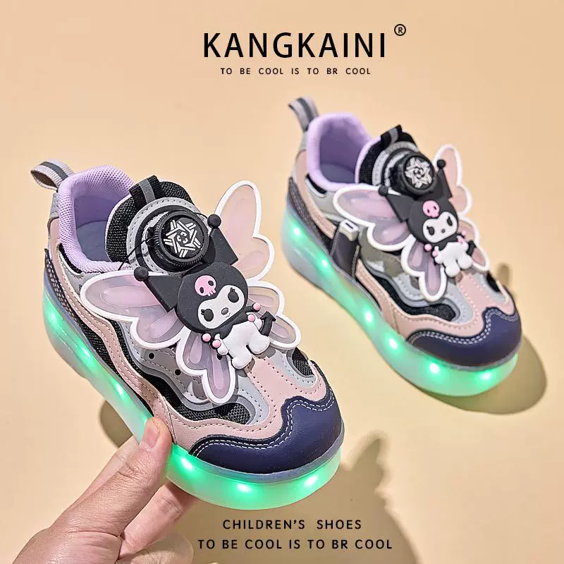 [Готовый склад] Новые летние светящиеся кроссовки 2025 года, зарядные детские сетчатые мультяшные четырехколесные кроссовки для детей, размер 28-38