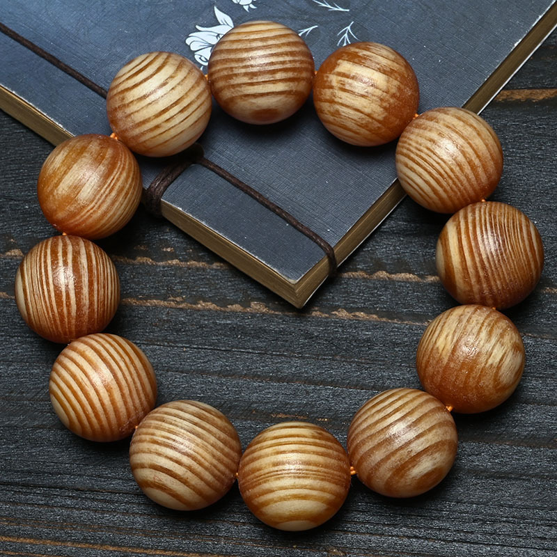 Amber Wood bracelet northeast Changbai Mountain agarwood full of pine seeds transparent bracelet Buddha beads full Jade Amber Wood bracelet northeast Changbai Mountain agarwood full of pine seeds transparent bracelet Buddha beads full Jade