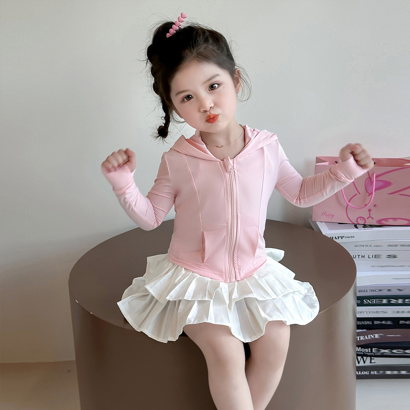 Ropa de protección solar para niñas verano 2025 nuevo estilo para niños, ropa occidental, seda de hielo, abrigo de protección UV al aire libre para bebés femeninos