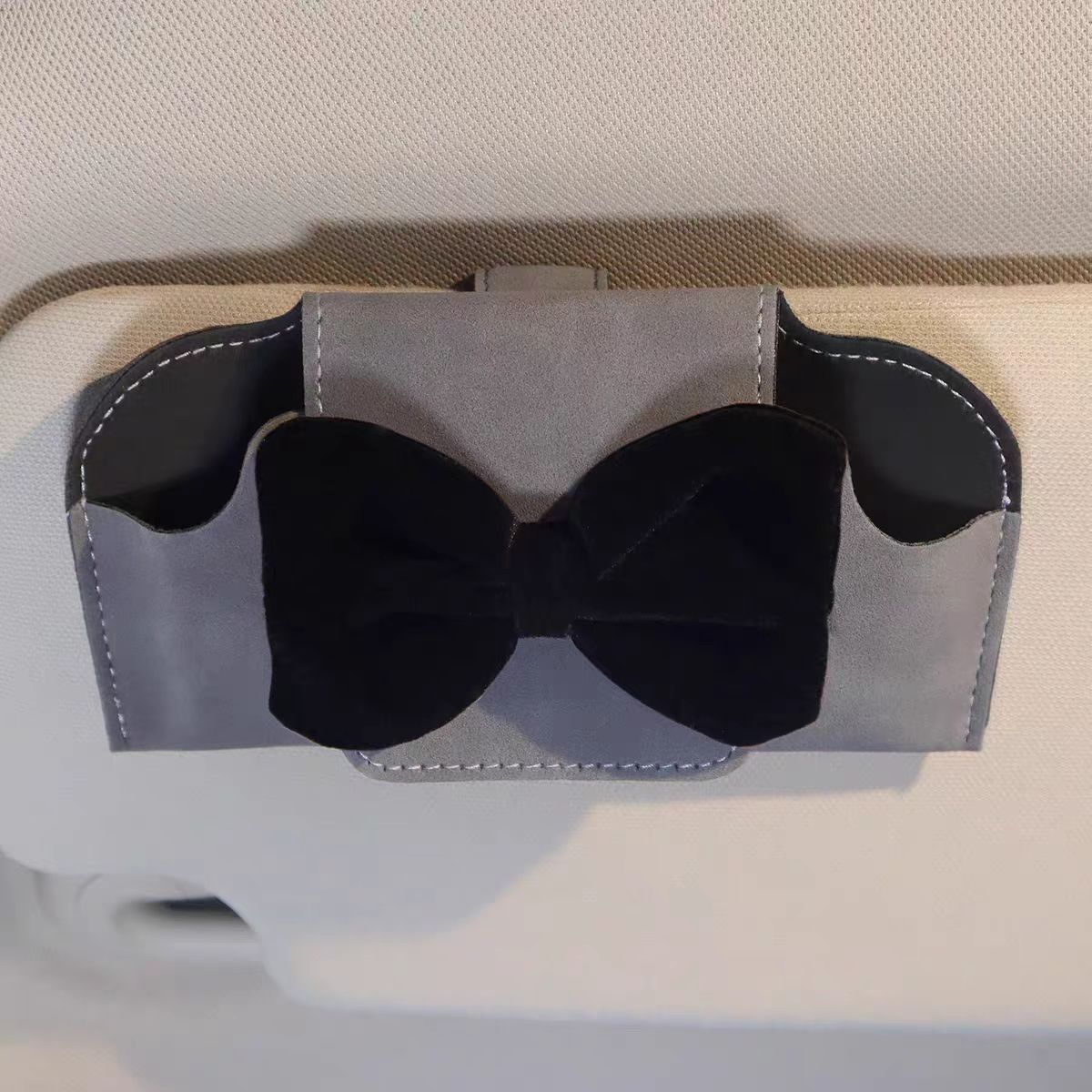 Car-Mounted Glasses Case with Bowknot, Pu Leather Glasses Clip, Car Sun Visor Sunglasses Storage Clip, Magnetic Glasses Clip