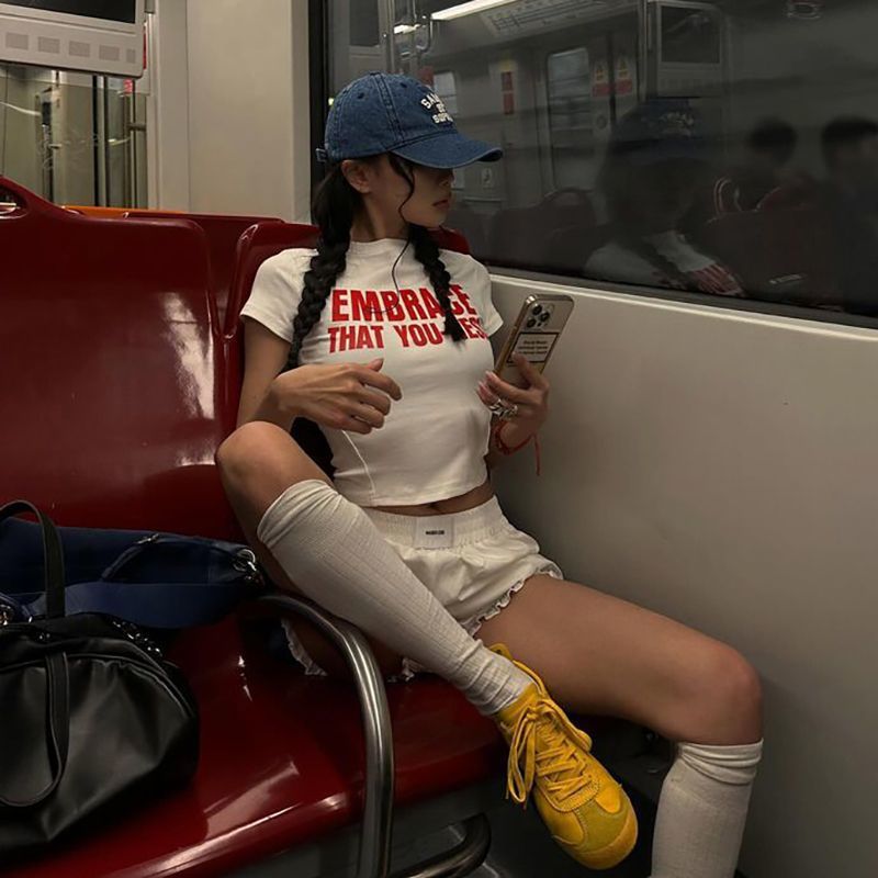 アメリカンレトロな白い花のつぼみパンツ女性のための夏の新しいレースステッチホットガールショーツデザインカジュアルパンツトレンディ