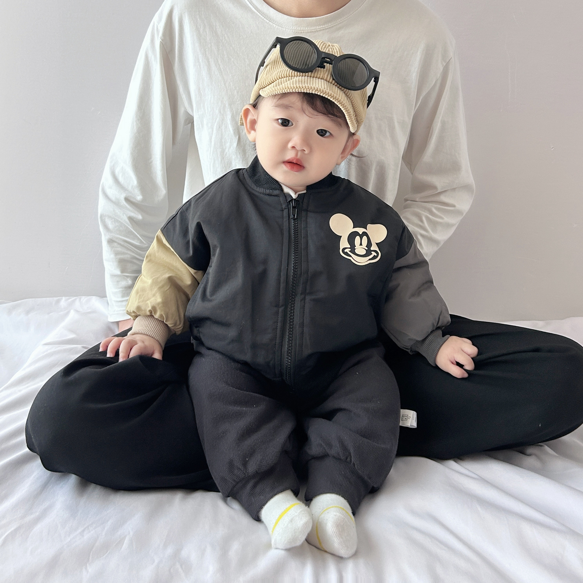Abrigo acolchado de invierno para bebé 2024 nuevo estilo coreano estilo occidental niño grueso cálido uniforme de béisbol ropa de bebé de moda