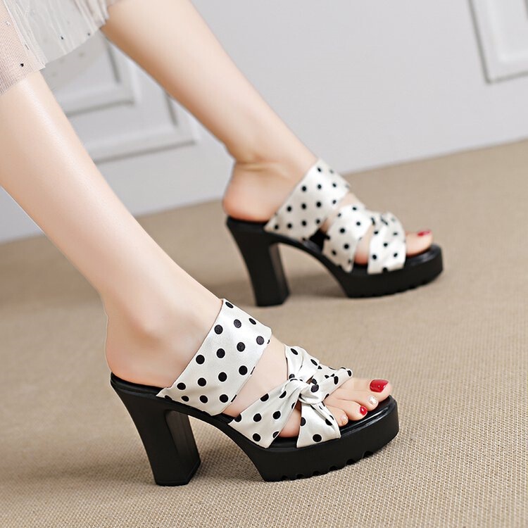 2026 New Model for Foreign Trade and Cross-Border Sales, This One Is Really Good-Looking, It's Perfect for You. These Slippers Are Easy to Match with Outfits, Available in Large Sizes, Wholesale from the Manufacturer