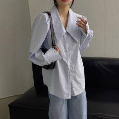 大翻领蓝色衬衫女秋季新款设计感小众韩系别致垫肩泡泡袖上衣外搭