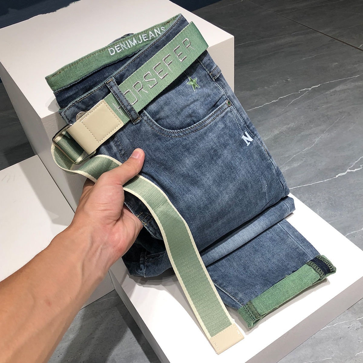 Jeans, leichter Luxus, High-End-Herren-Frühlings- und Sommer-Neuheiten, trendige Marken, Slim Fit, elastische Hose mit kleinem Bein,_voghion.com