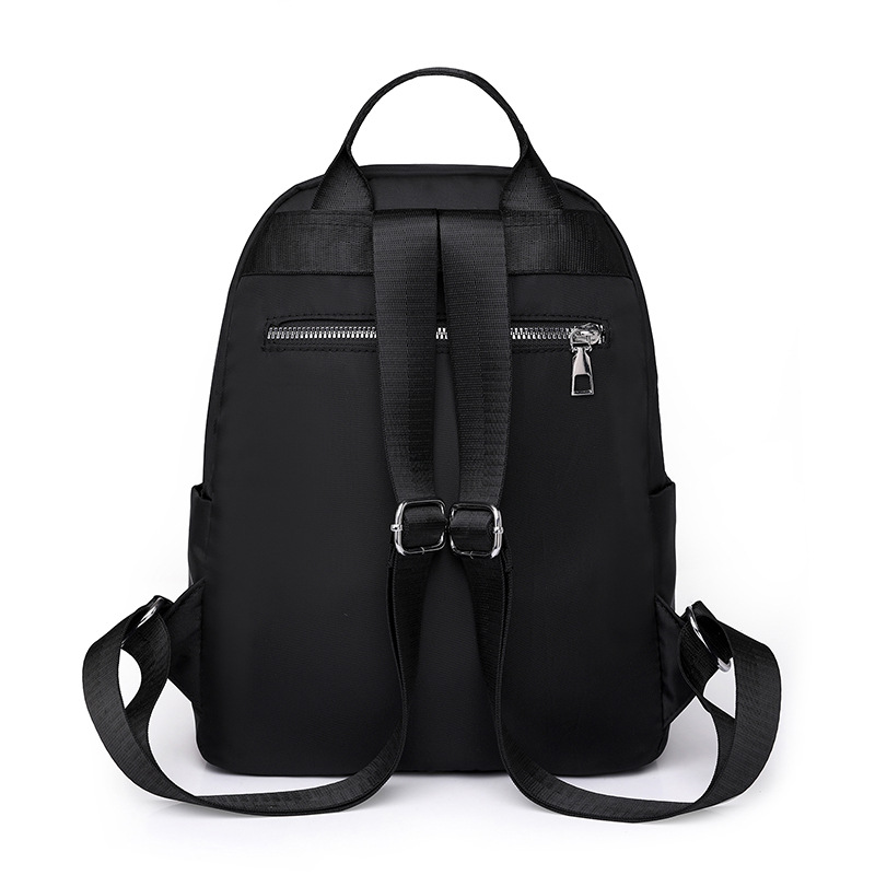 2024 nueva mochila de nailon casual para mujer simple y versátil mochila de viaje ligera al aire libre mochila escolar al por mayor