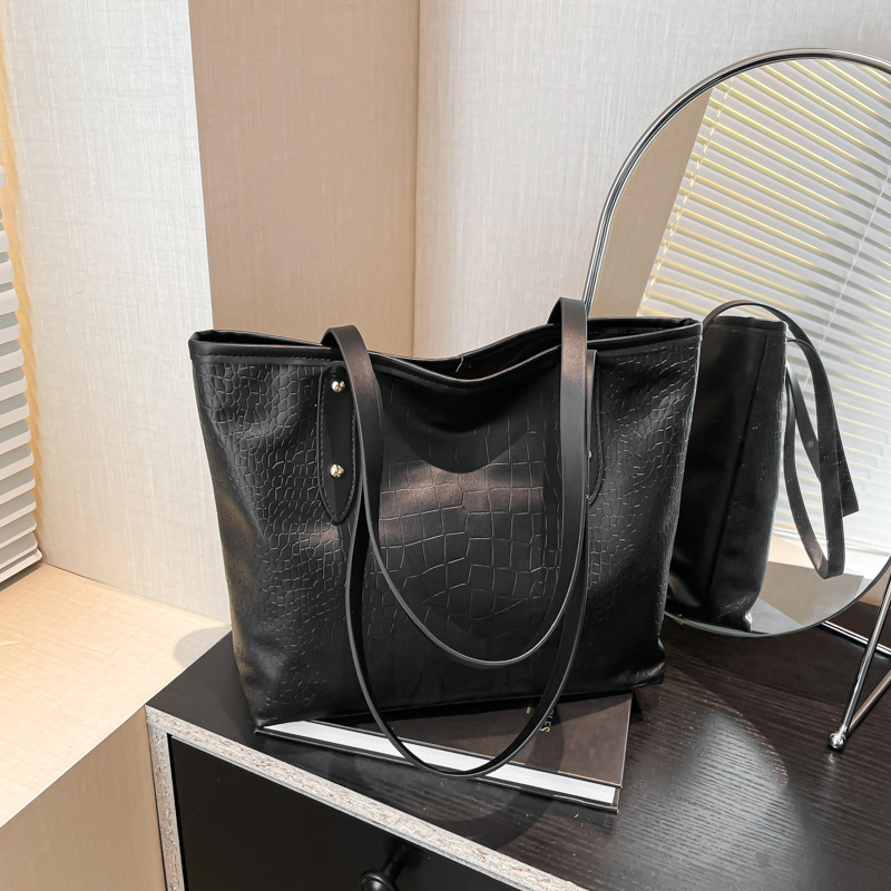 Universal elegant capacious design one-shoulder bag, crocodile print
