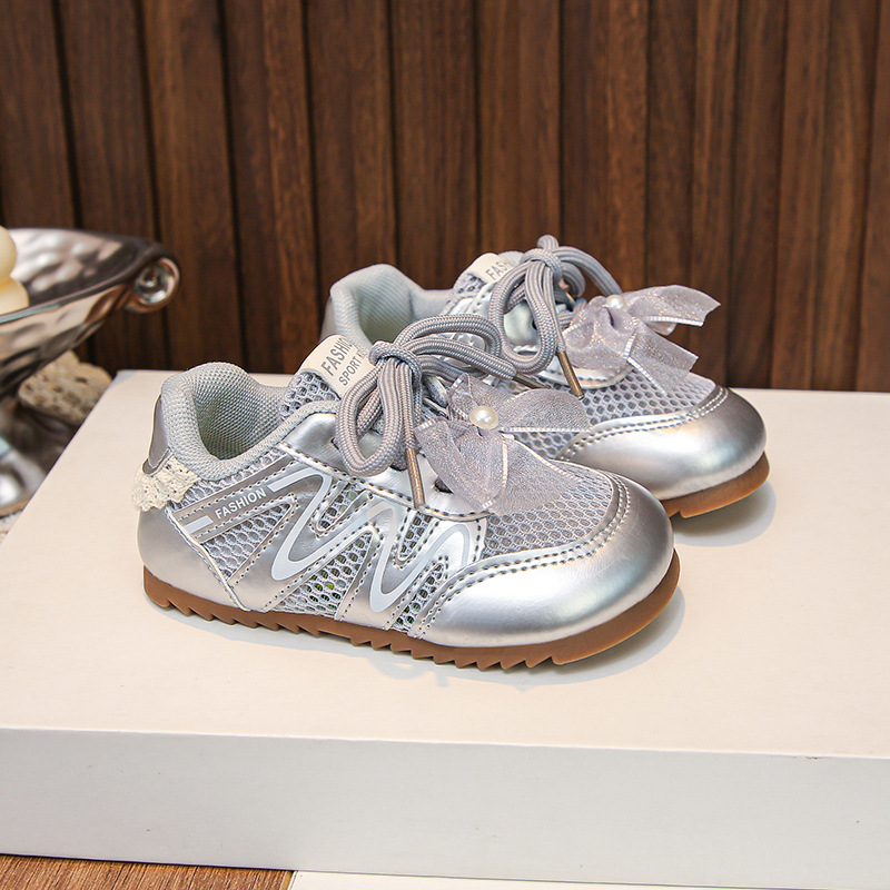 Zapatos casuales transpirables de malla de niñas 2026 verano nuevo estilo de moda infantil versátil zapatos de entrenamiento deportivos de moda zapatos de carrera