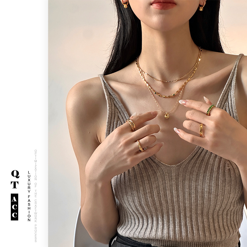 Retro fashionable golden set