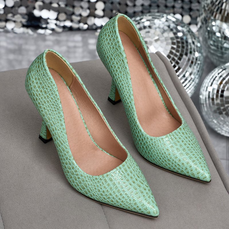 2026 Green Crocodile Pattern Retro Stiletto Heels Large Size Textured Pointed Toe Shallow Mouth Daily Commuting Party Shoes for Women
