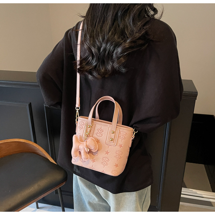 French niche fashion handbag for women, 2025 new high-end and stylish crossbody bag, casual and versatile bucket bag undefined