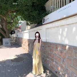 法式三亚海边度假多巴胺露背沙滩裙云南泰国旅游垂坠感吊带连衣裙