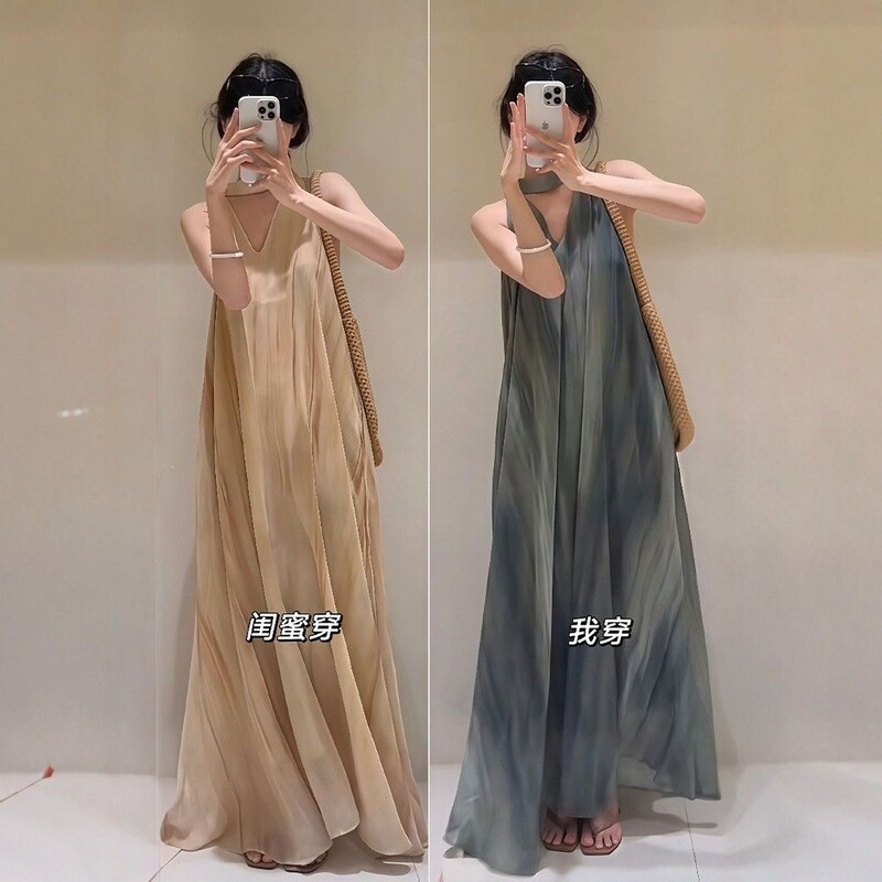 French-Style High-End Seaside Vacation Gradient V-Neck Strap Dress for Women, Popular Long Dress Trend This Summer
