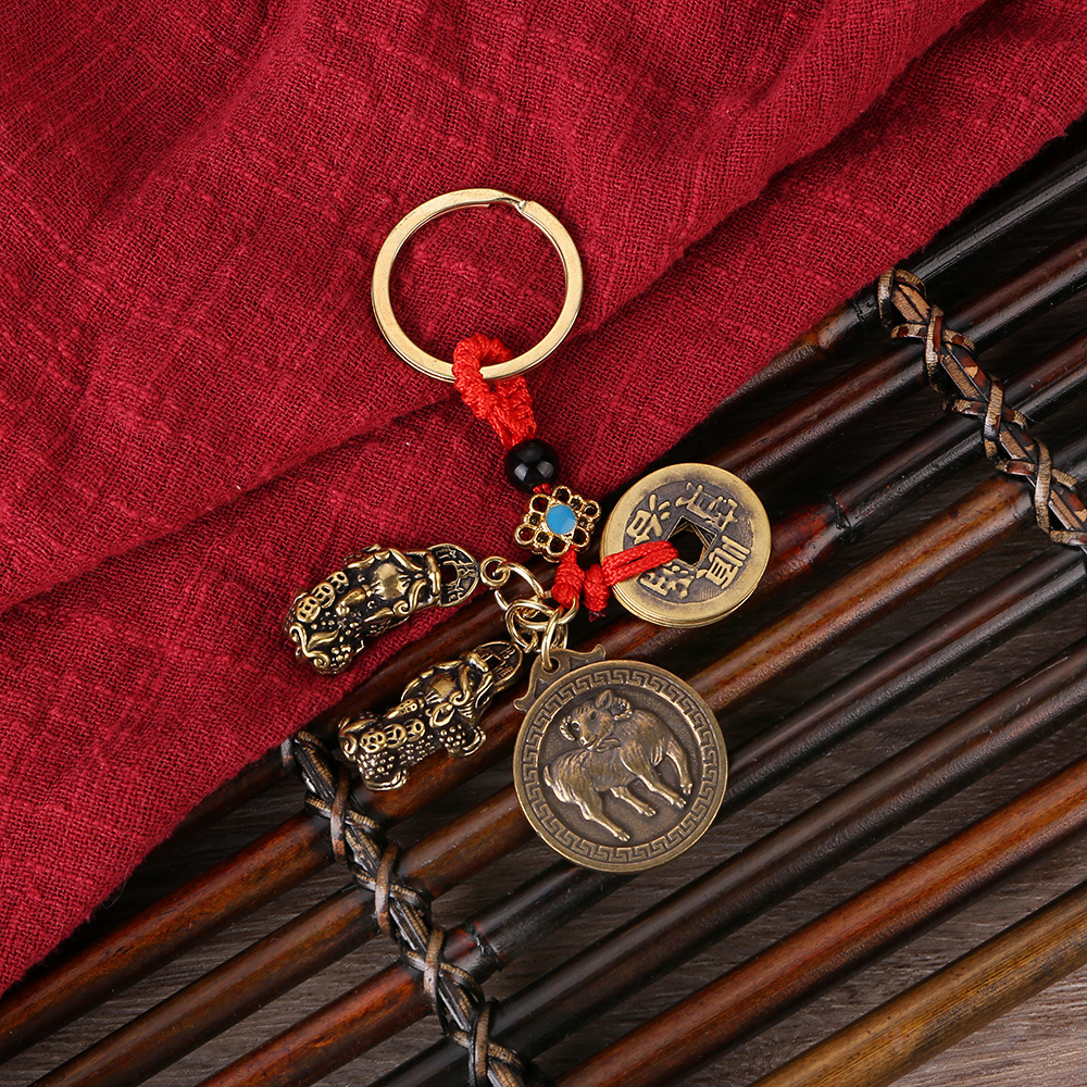 Latón cuerda roja cinco emperadores doble Zodiaco suerte tarjeta llavero retro hombres y mujeres Zodiaco aleación coche colgante