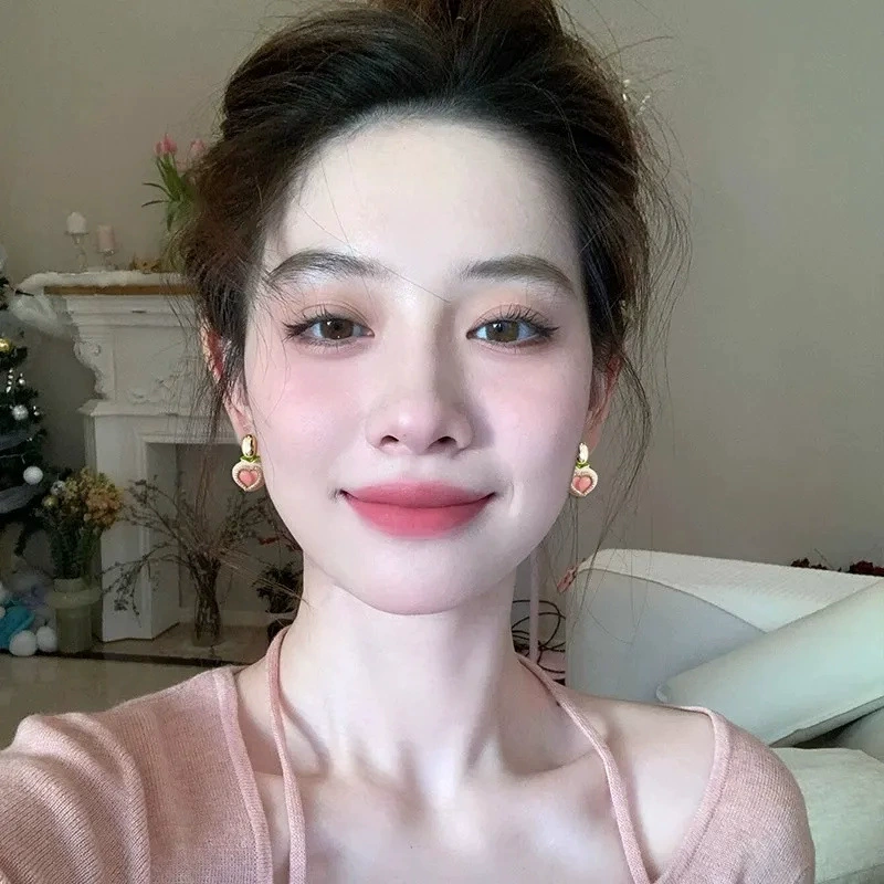 Fuchsia earrings, 2024 years, internet celebrity