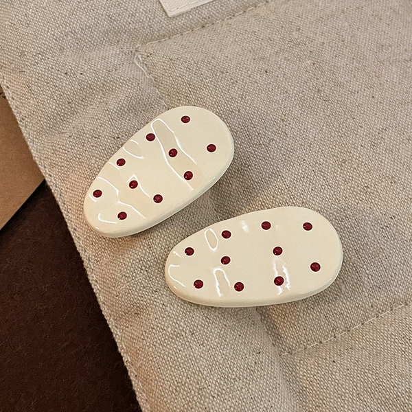 Beige dot hairpin single