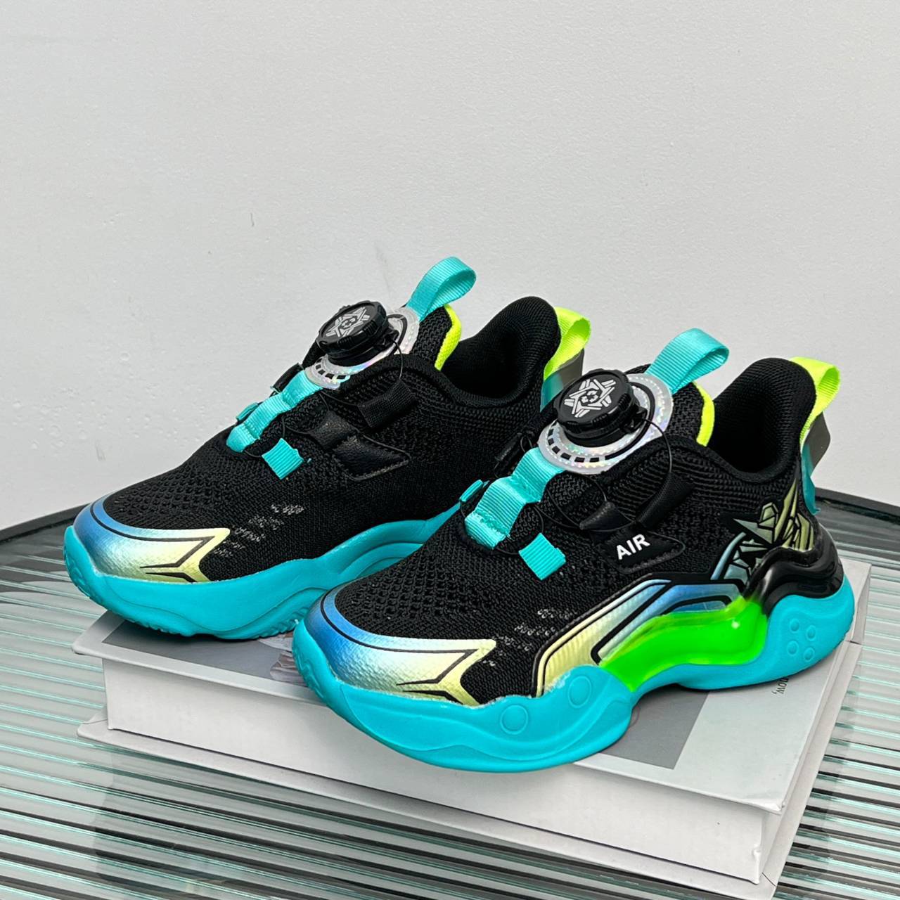 Trendiga andningsbara mesh-basketkängor för barn_voghion.com