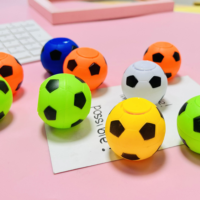 Transfronterizo DE LOS NIÑOS nostálgicos creativo descompresión dedo Gyro huevo juguete 35mm ventilación descompresión fútbol dedo Gyro