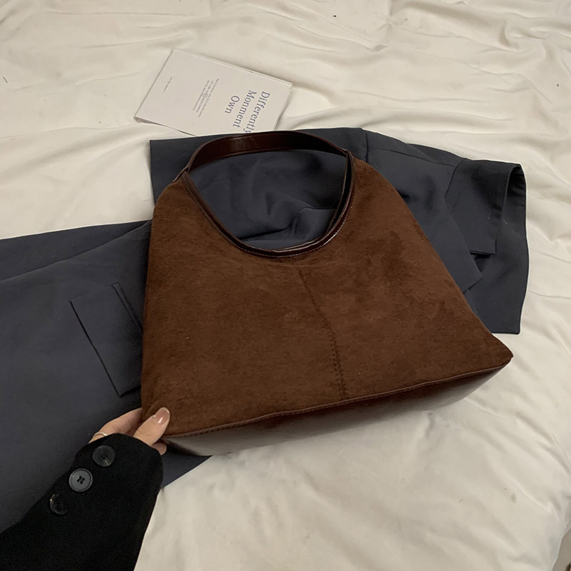 Textura de gran capacidad 2024, otoño y invierno, nuevo tipo de moque esmerilado, bolso de hombro, bolso de hombro de nicho