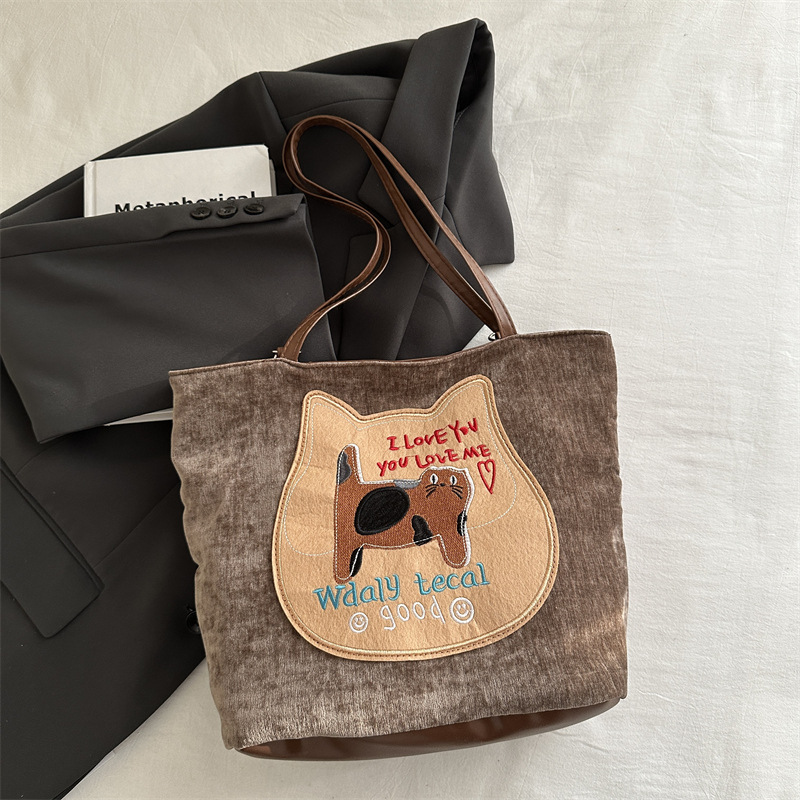 Bagos de gran capacidad para chicas encantadoras otoño / invierno 2024 nuevo estilo retro bolso de hombro de moda alta sensación bolso de brazo