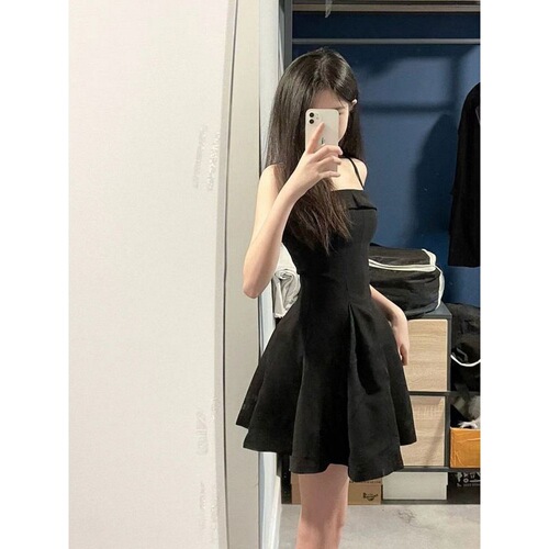 Summer New French Black Strappy Puffed Dress, Audrey Hepburn Style, Elegant and Slimming, Little Black Dress for Girls and Boys