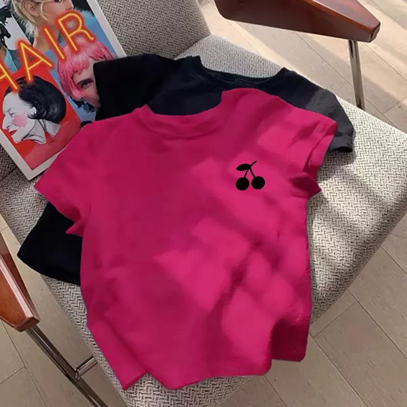 Trendy Summer 2025 Short-Sleeve Slim-Fit Blue T-Shirt for Petite Women with a Natural Shoulder Line