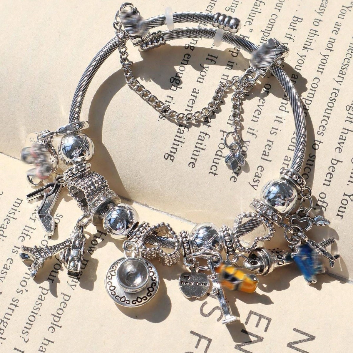 Pulsera Pan-DIY pulsera de estilo explosivo transfronterizo Telescopio Coche Avión Torre de hierro Cámara de café Joyas de amor