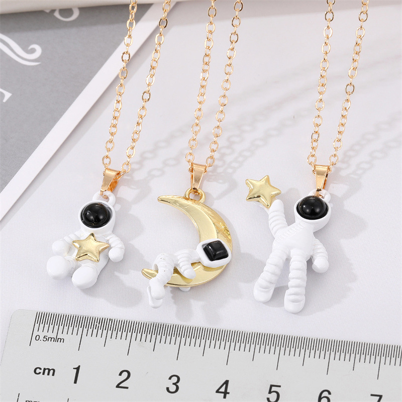 Koreau0027s new creative cute star moon astronaut necklace