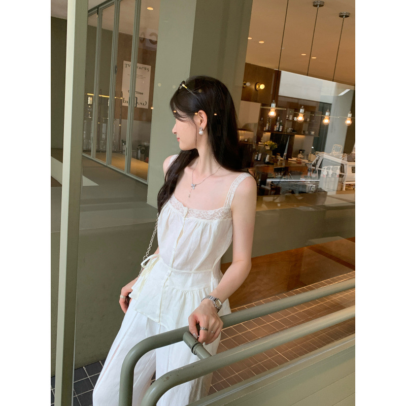 European French Style Sweet Lace Stitching Sleeveless Camisole Women's Summer 2025 New Unique Beautiful Top European French Style Sweet Lace Stitching Sleeveless Camisole Women's Summer 2025 New Unique Beautiful Top