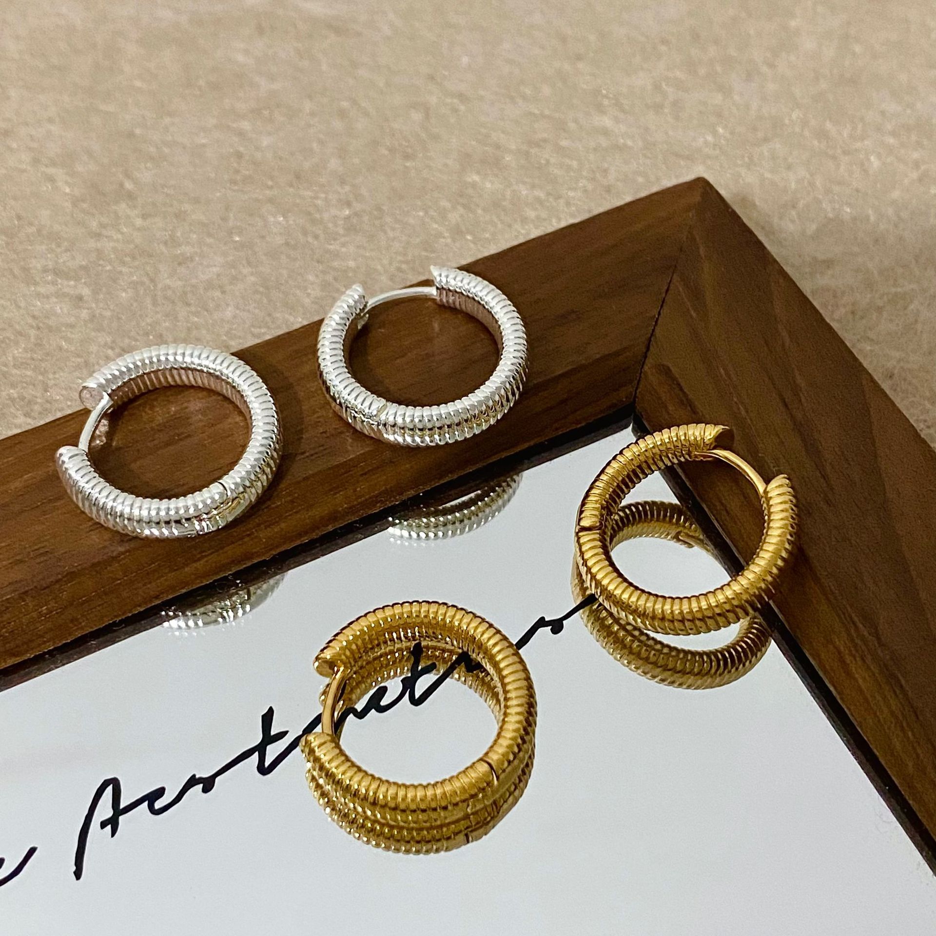 Copper Gold-Plated Japanese and Korean Simple Spiral Striped Solid Hoop Earrings for Women New Niche High-End Earrings