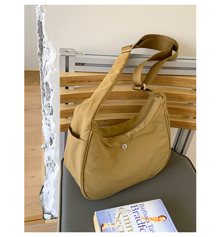 Small handbag, women's underarm bag, fashionable and casual single-shoulder bag, crossbody bag, 2025 new style for work and commuting, stylish solid color bag undefined