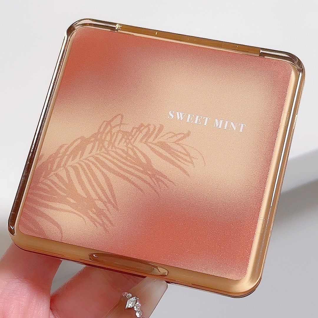 Sweet Mint Four-color Contouring Plate, All-in-one Plate, Pearlescent Highlight Brightening, Matte Nose Shadow, and Shadow Makeup Comprehensive Plate undefined