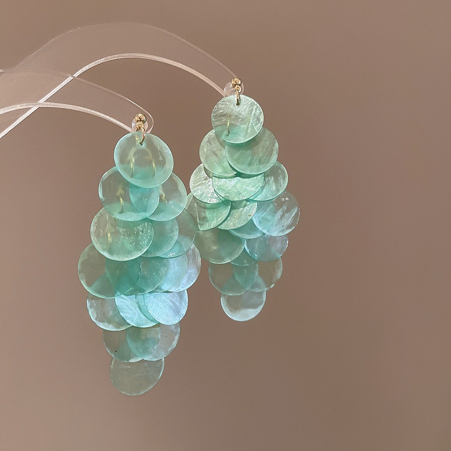 Pendientes de borla de concha de aguja de plata para mujer 2025 nuevos pendientes de temperamento de nicho de lujo ligero pendientes de todo fósforo de alta gama al por mayor