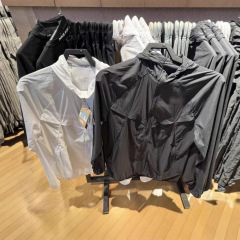 アウトドア速乾性男性用夏用軽量ジャケット、ゆったりとした通気性のあるUVフィッシング服、男性用トレンディなブランド