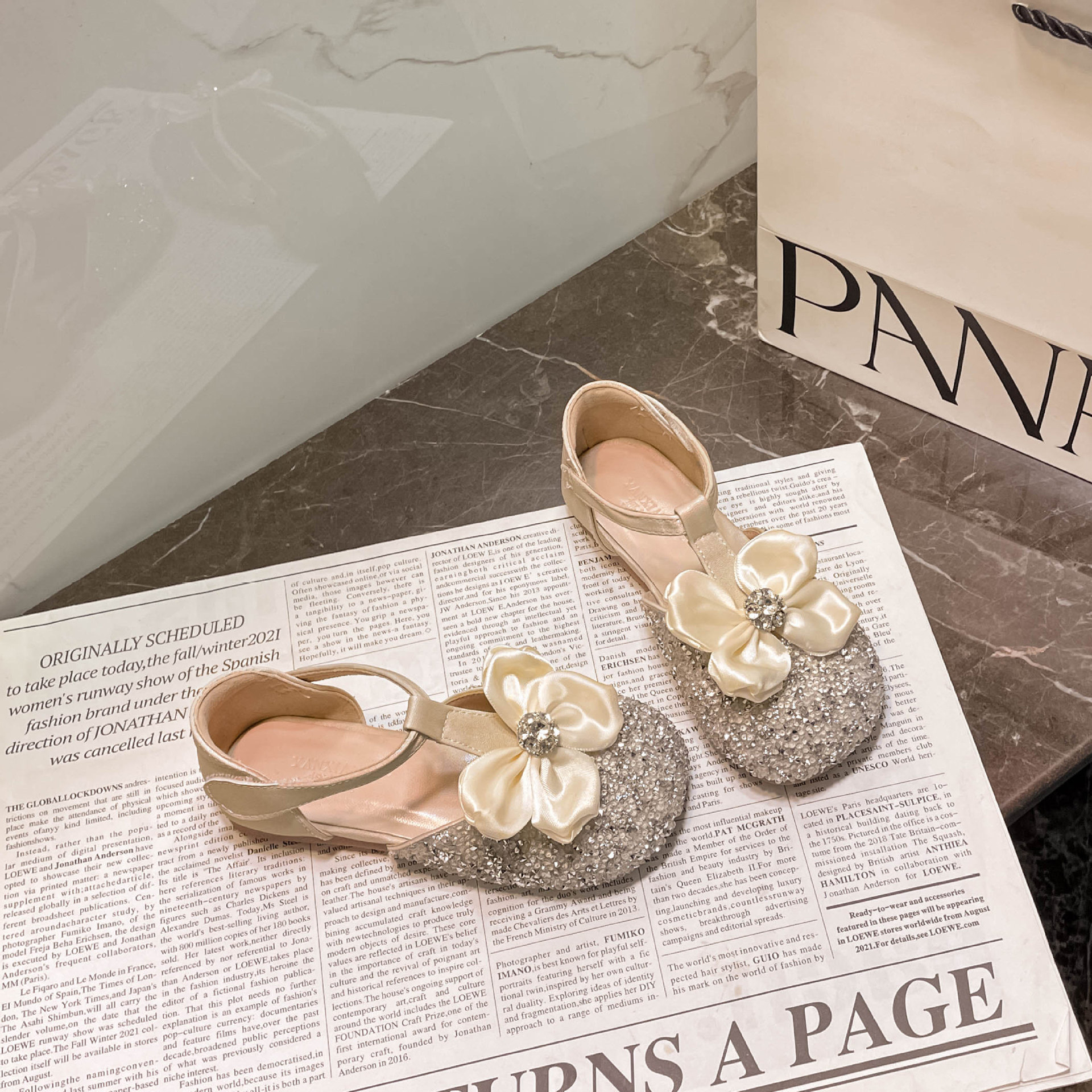 Zapatos de princesa de niñas 2026 zapatos de cristal primavera y otoño nuevos zapatos de diamante de flores zapatos de cuero de niñas de talón plano zapatos de sola suave image 8
