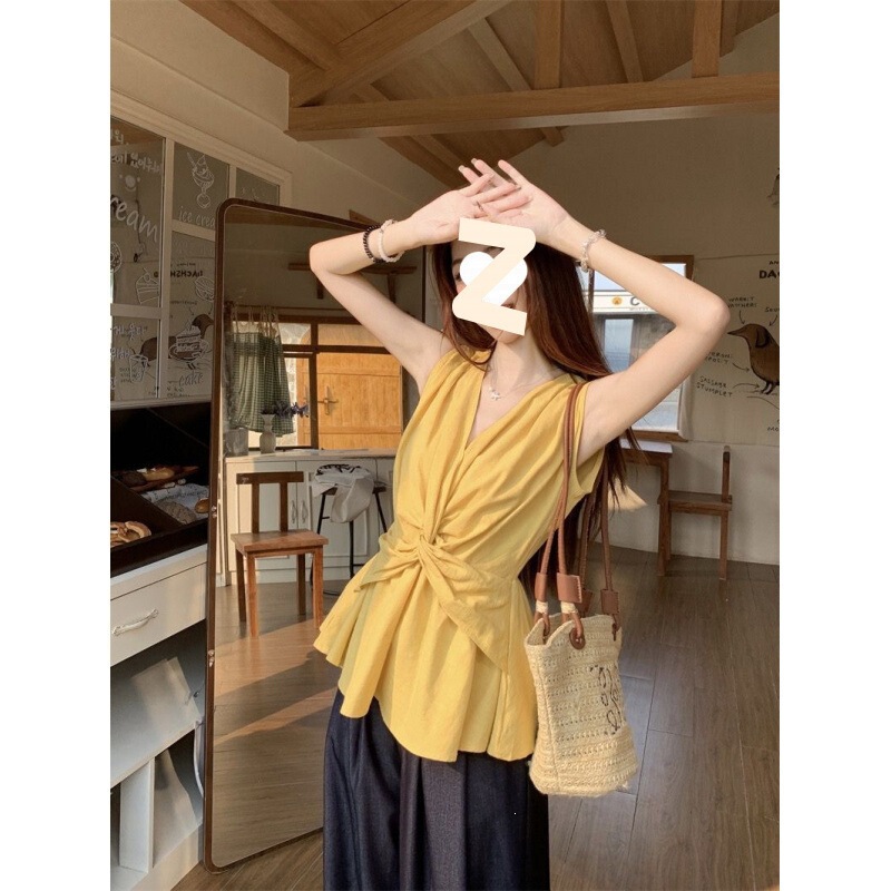 Design-Inspired Twist Vest, New Summer Style, Vacation Style, Niche Slim Fit, Chic Tea Break French Sleeveless Top Design-Inspired Twist Vest, New Summer Style, Vacation Style, Niche Slim Fit, Chic Tea Break French Sleeveless Top