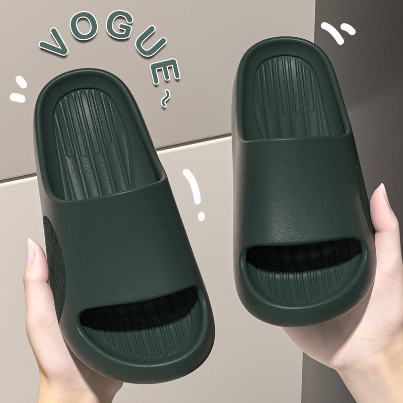 冷たいスリッパの女性の夏は糞を踏んで感じます。|undefined