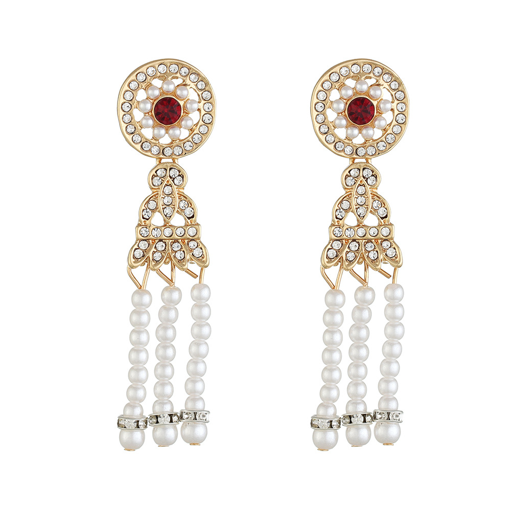 Retro fashionable design elegant earrings pearl