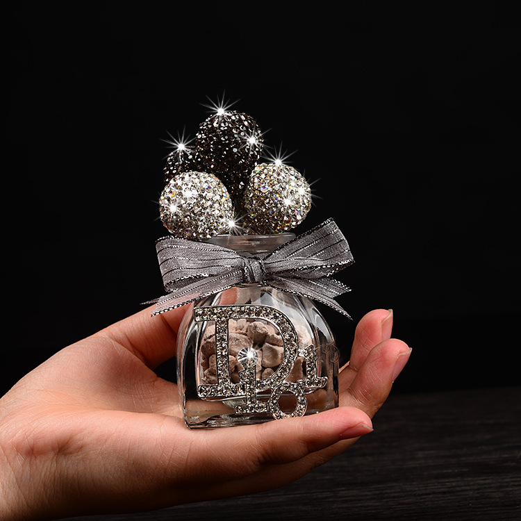 [Clásico] Adornos creativos para automóviles, asientos de perfume, diamantes, aromaterapia para automóviles, globos de confesión, consola central, decoración interior
