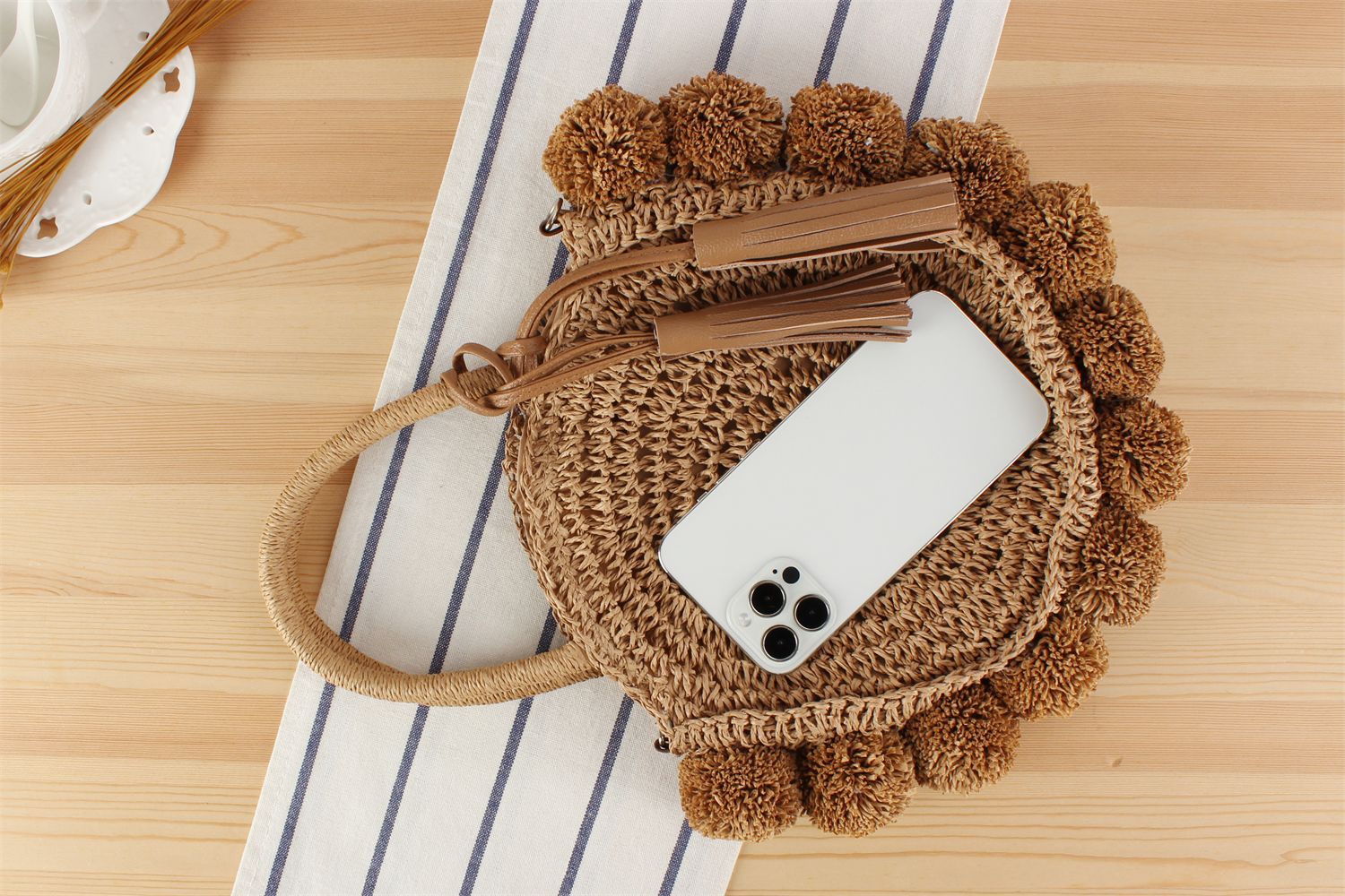 Women's Medium Paper String Solid Color Vacation Beach Weave Round Zipper Straw Bag display picture 6
