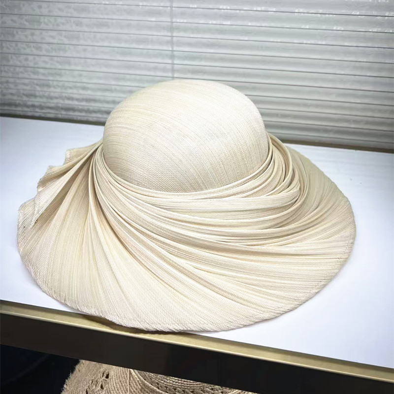 华巧  稀缺高奢小众金丝草帽子可拉伸女款光泽老钱风防晒帽子
