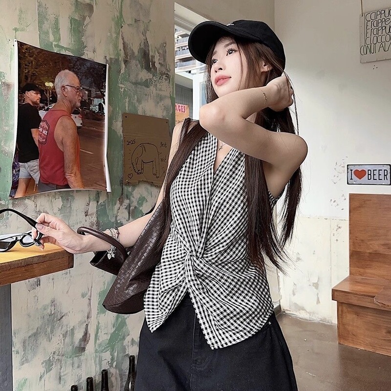 Korean Retro Plaid Sleeveless Vest Shirt for Women, New Summer Style V-Neck Twist Design, Elegant and Slimming Top Korean Retro Plaid Sleeveless Vest Shirt for Women, New Summer Style V-Neck Twist Design, Elegant and Slimming Top
