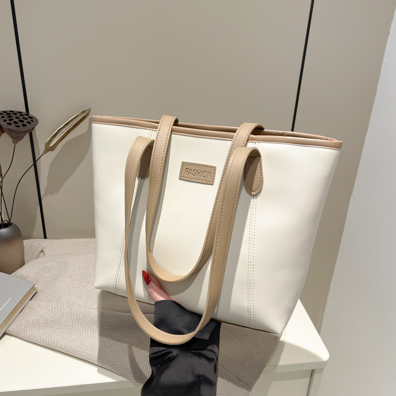 Bolsa de otoño y invierno 2024 nueva bolsa de mujer de viaje de gran capacidad, bolso de hombro de viento simple, bolso de brazo de empalme simple