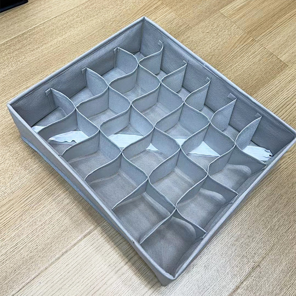 24 grids of underwear boxes