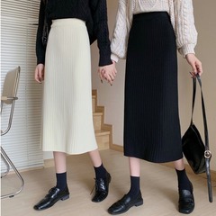 日韓ニットの半身のスカートの女性の小さい背の秋冬はフォークの一歩のスカートを開けてお尻の高い腰のa字の中で長いスカートの毛糸のスカートを包みます。
